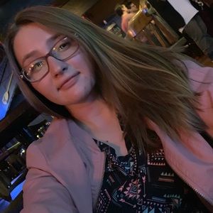 Meet your Posher, Desi